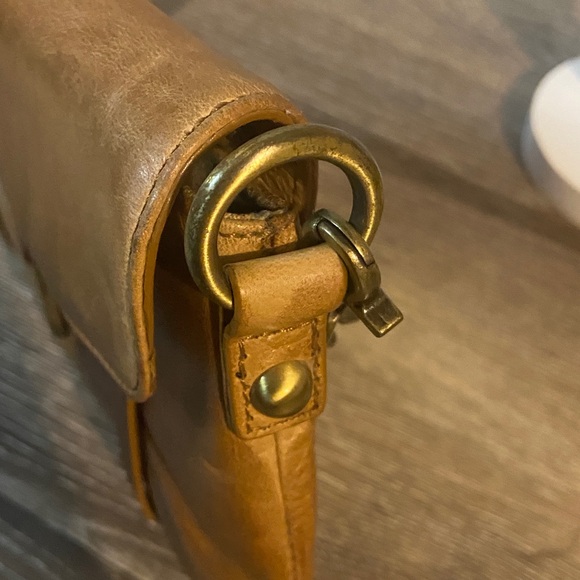 HOBO Vintage Cognac Leather Chain Strap Clutch Wristlet Purse - Picture 7 of 8